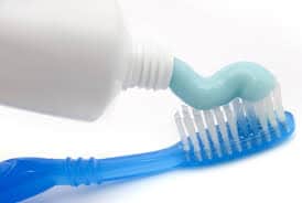 10 Unusual Uses of Toothpaste!